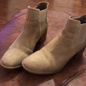 Brand new never worn woman’s 11  Maurice’s